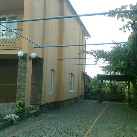 Domashnya Saduba Hotel Moekatsjeve Buitenkant foto