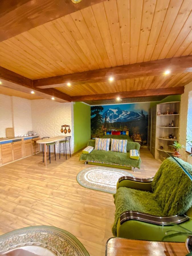 Domashnya Saduba Hotel Moekatsjeve Buitenkant foto
